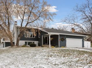 14382 Golf View Dr, Eden Prairie, MN 55346