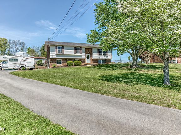 2nd image of 515 Hickory Hills Rd
