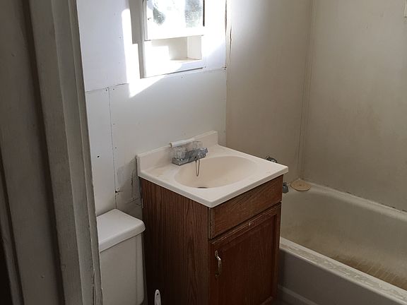 3rd image of 34206 Dayton Ct