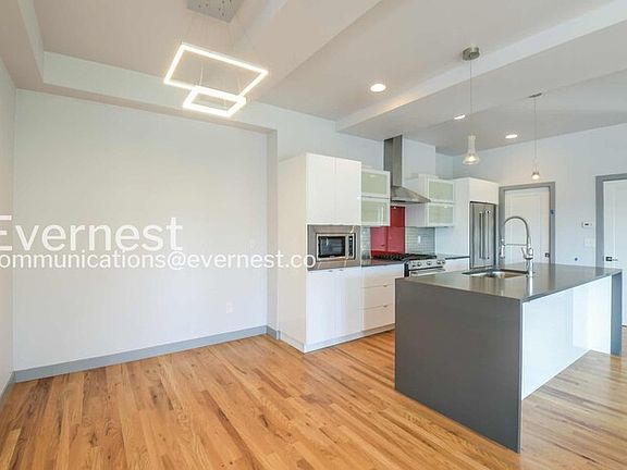 4th image of 1237 Tennyson St