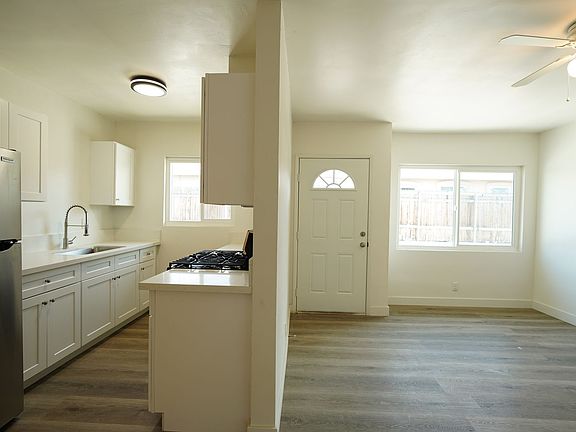 4th image of 3447 Dwight Ave #3449