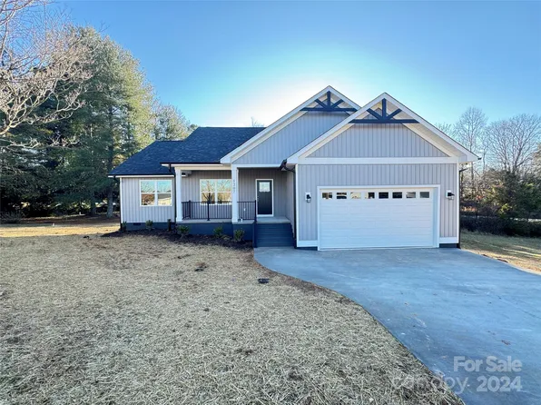 1207 Hillsboro Ct SW, Lenoir, NC 28645