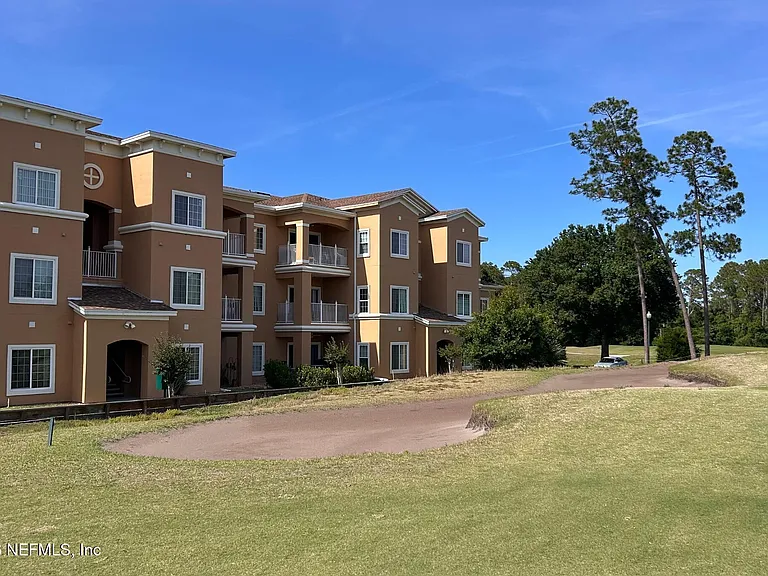 540 Florida Club Blvd #306 — Photo 28