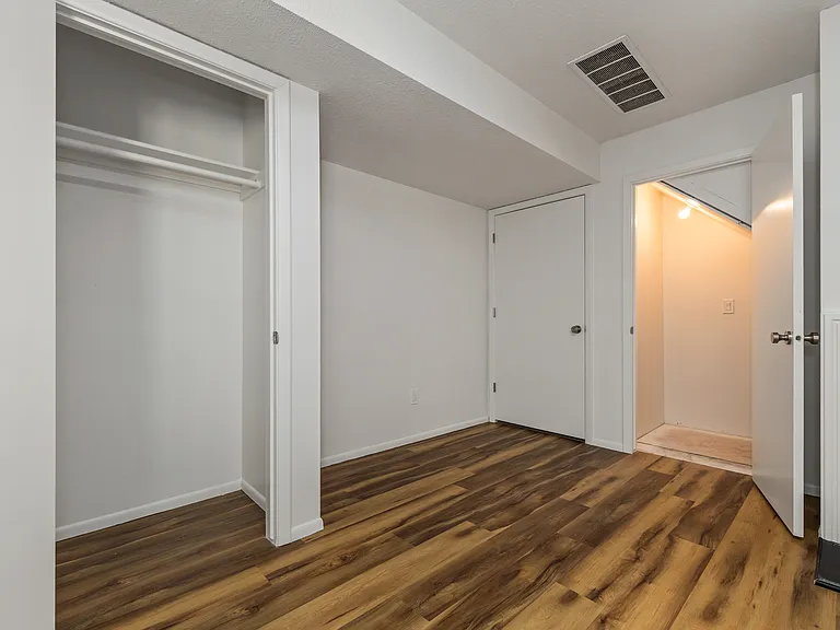 2230 E Roanoke Dr — Photo 8