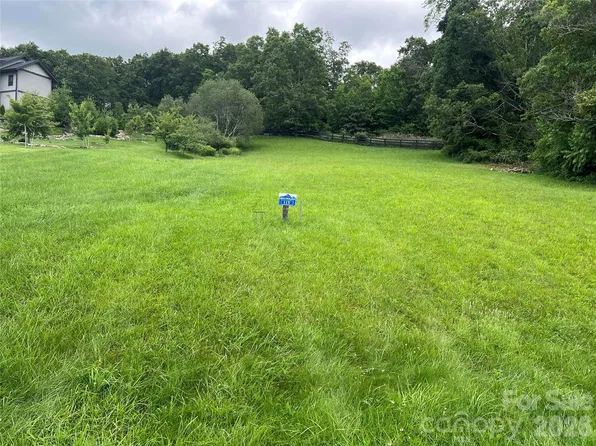 4642 Bearwallow Rd, Hendersonville, NC 28792