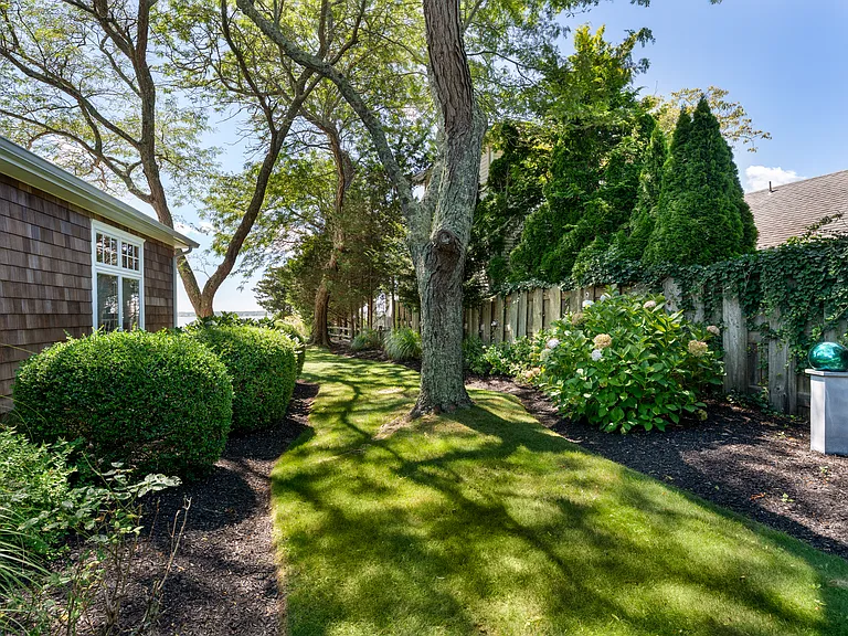 529 Peconic Bay Blvd — Photo 36