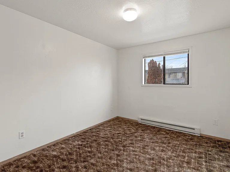 2705 N Pines Rd — Photo 15