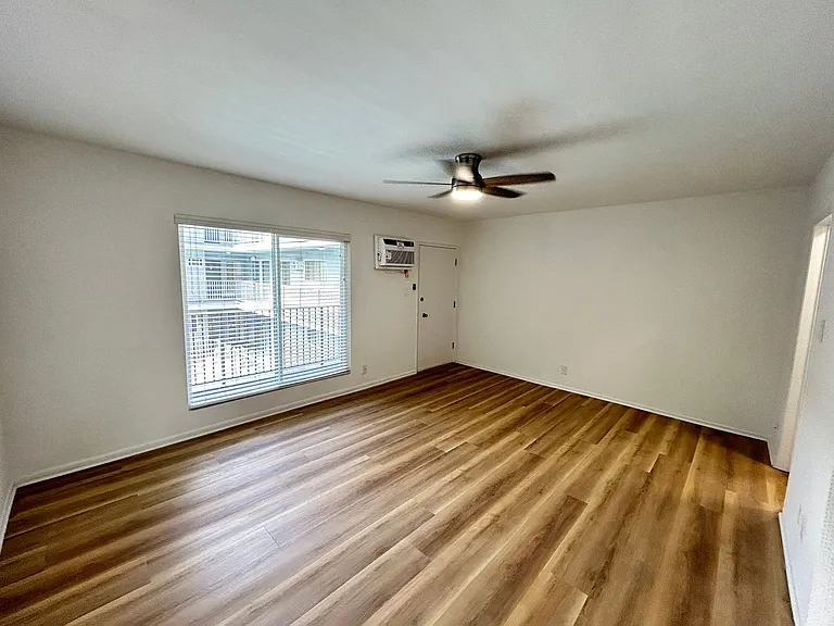13860 Burbank Blvd — Photo 59