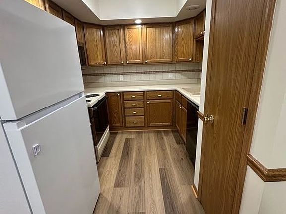 3rd image of 625 Ellis Ave