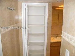 5005 Collins Ave #1422 — Photo 9