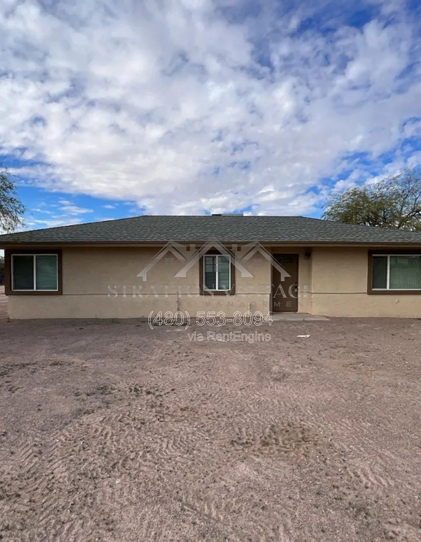 3 bed, 1.5 bath, 1190 sqft, $1,349 — Photo 1