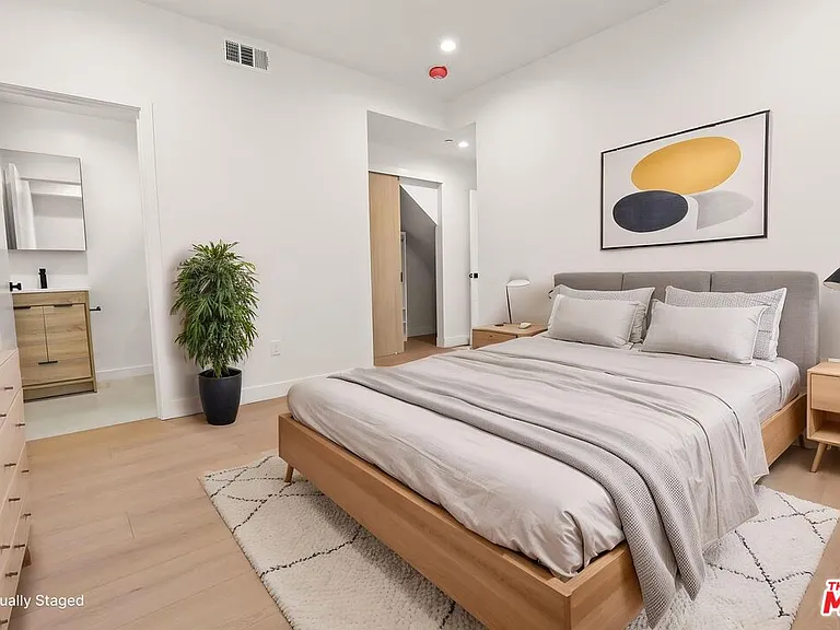 2135 S Longwood Ave #1/2 — Photo 18