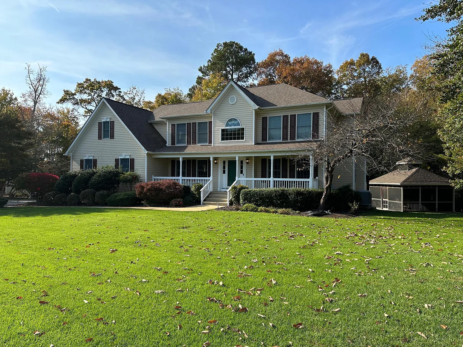 5 bed, 3.5 bath, 3770 sqft, $5,350 — Photo 2