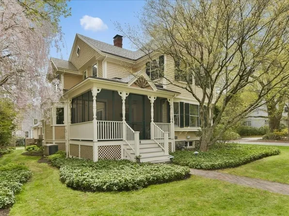 14 Locust Ave, Lexington, MA 02421