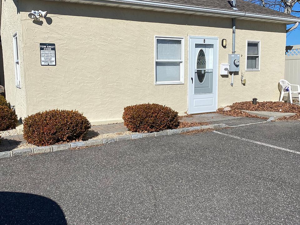 1st image of 355 Bayville Ave #8