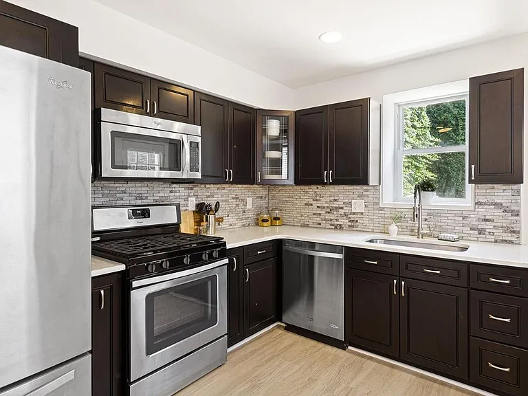 1865 Frankford Ave — Photo 8