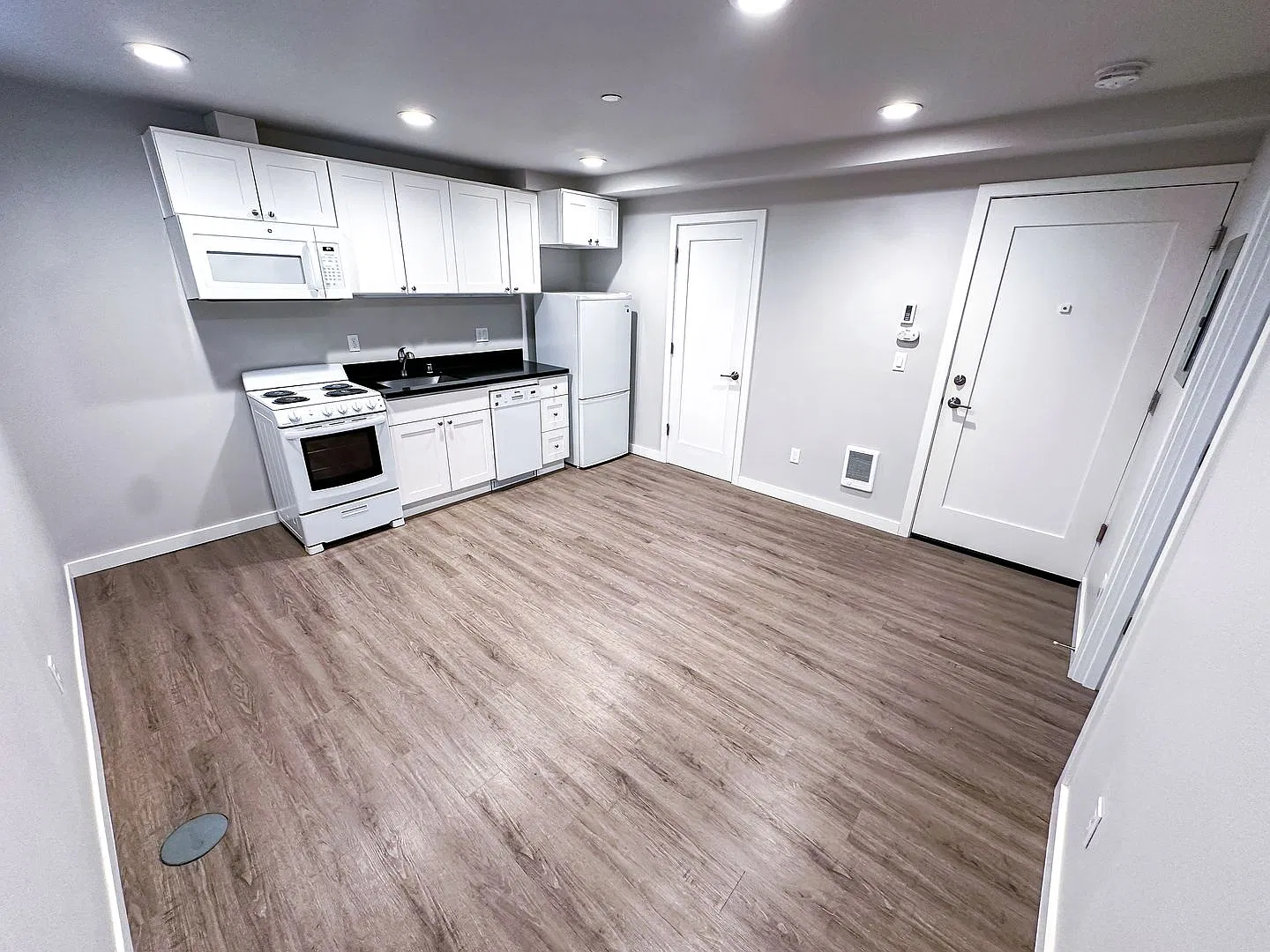 Ellinwood Apartments — Photo 2