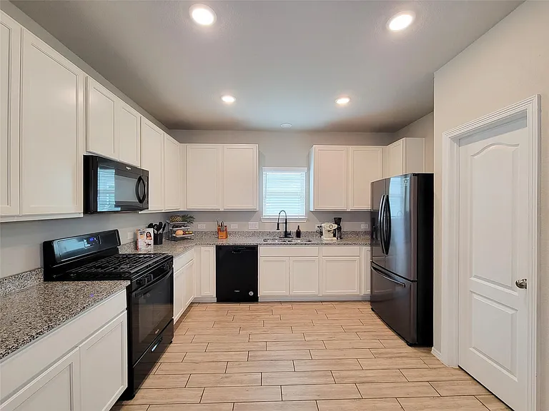 24802 Winema Woods Ln — Photo 12