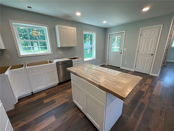 3rd image of 3 Lynwood Dr