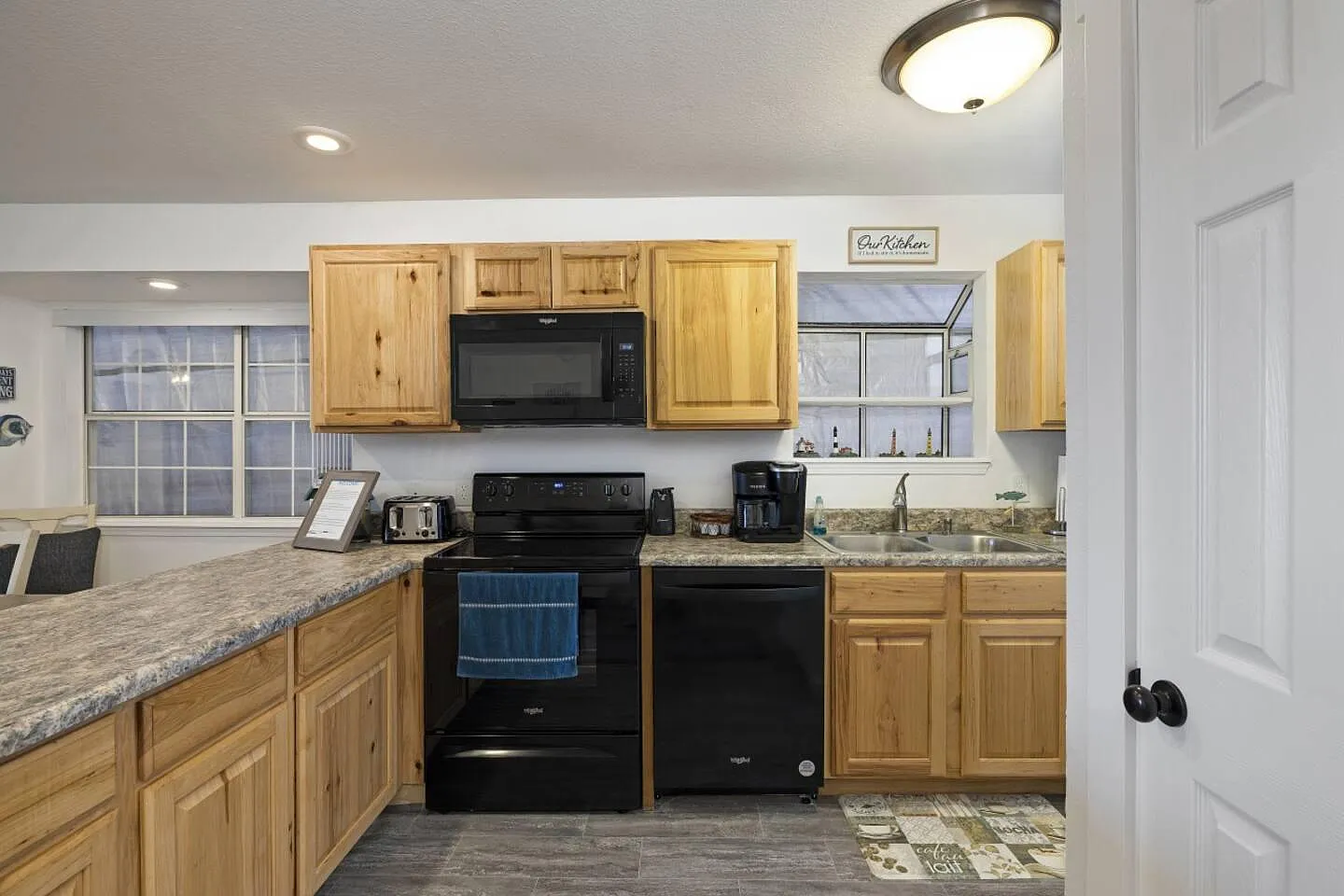 38 Lantern Bay Ln — Photo 4