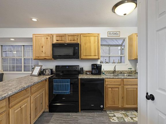 4th image of 38 Lantern Bay Ln #4
