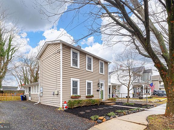 2nd image of 2622 Caroline St