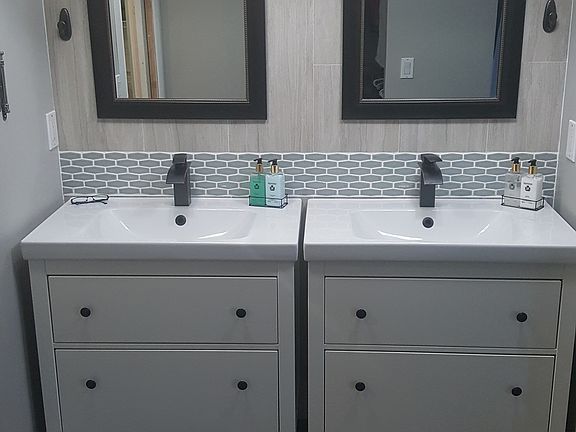 Dual Vanity's Master Bath  