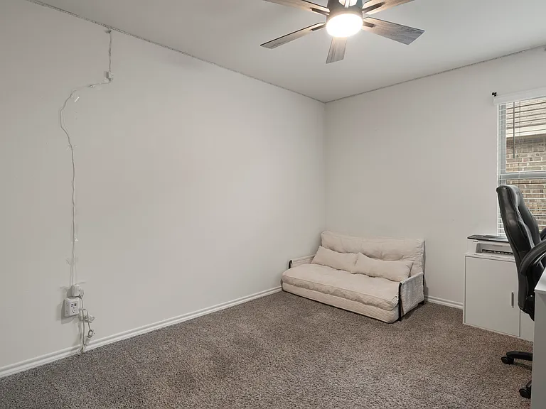 2038 Croton Ave — Photo 15