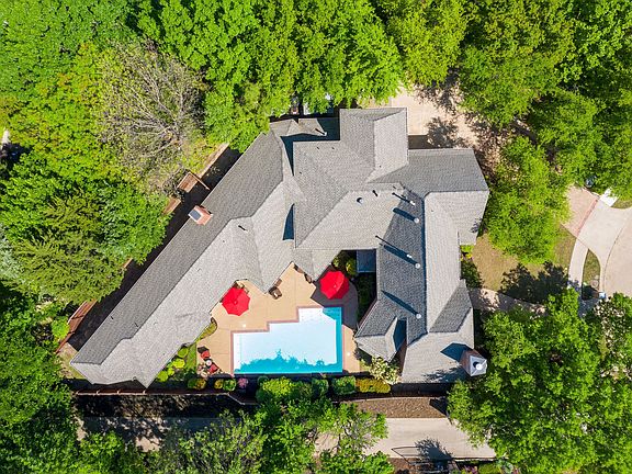6445DunmoorDr-39-FULL.jpg