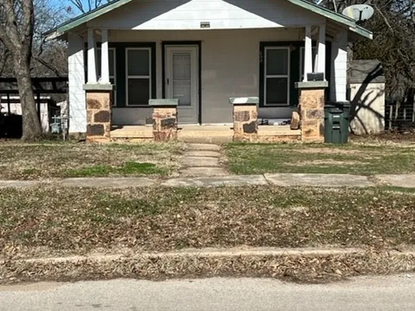 609 W 8th Ave, Bristow, OK 74010