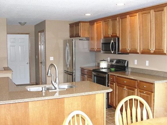 3rd image of 2821 Sunrise Ct