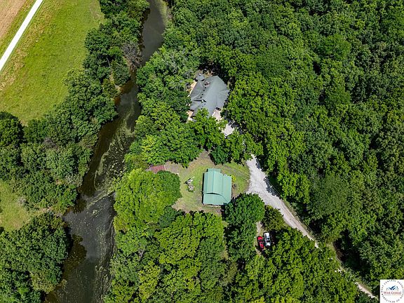2nd image of 125 NW 714 Private Rd