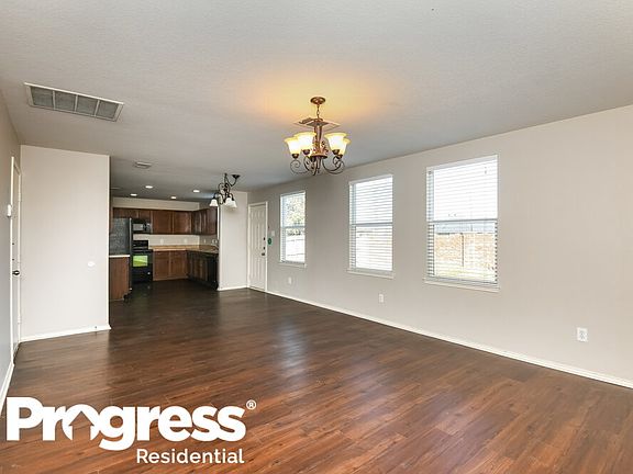 4th image of 704 Daughters Dr