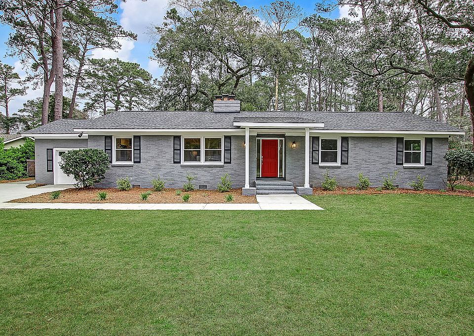 Welcome to 24 Leary Dr!