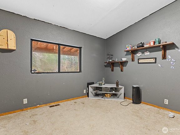5th image of 19510 215th Street E
