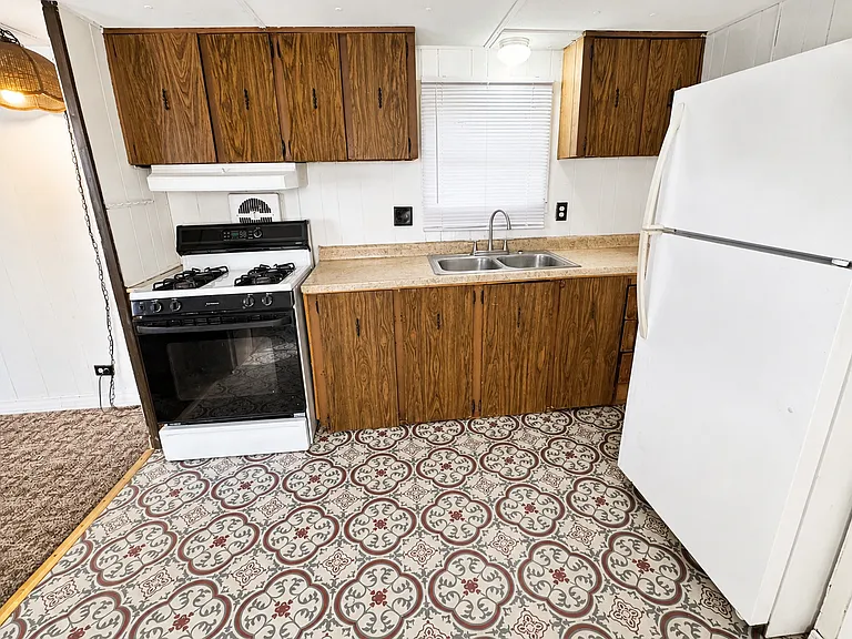 130 E Flint Hills Blvd #22 — Photo 1