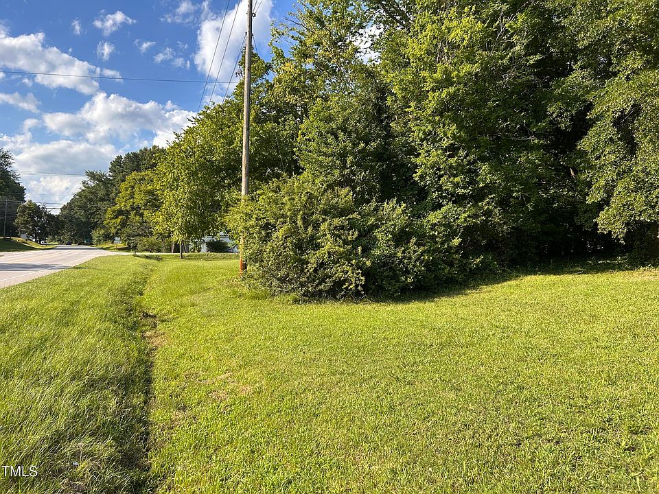 2nd image of 384 N Bickett Blvd
