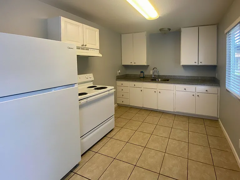 906 Dainty Avenue — Photo 11