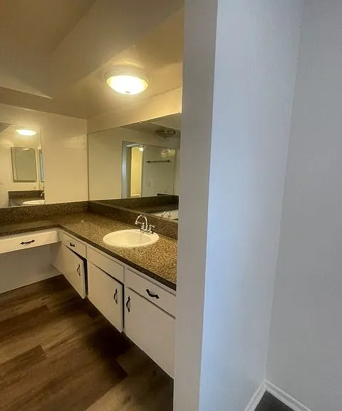 504 Esplanade — Photo 8