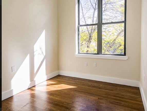 4th image of 565 Evergreen Ave #1B