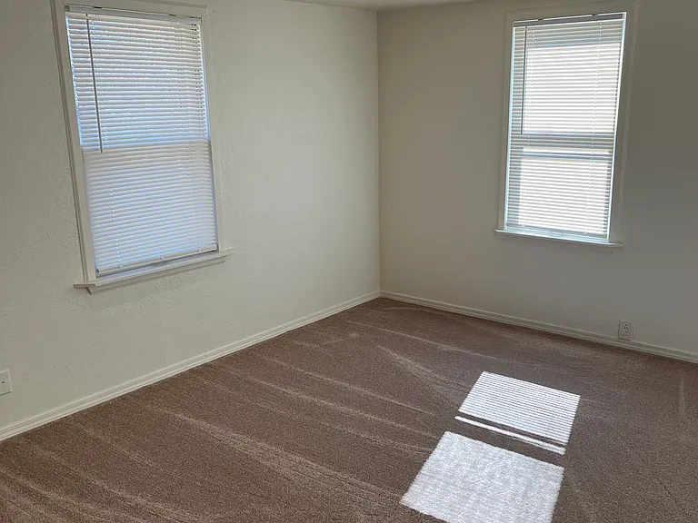 814 S Crysler Ave — Photo 9