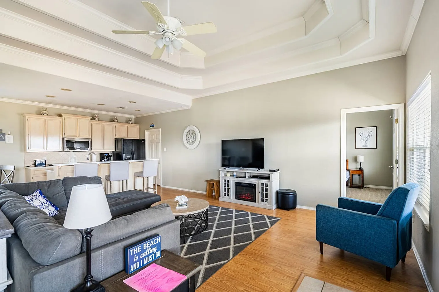 3 bed, 2.0 bath, 1420 sqft, $2,437 — Photo 4