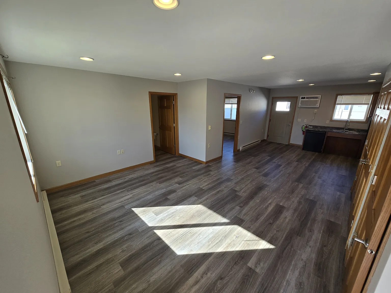 1 bed, 1000 sqft, $1,100 — Photo 4