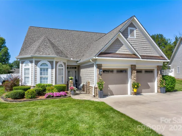 2635 Danbury Cir NW, Concord, NC 28027