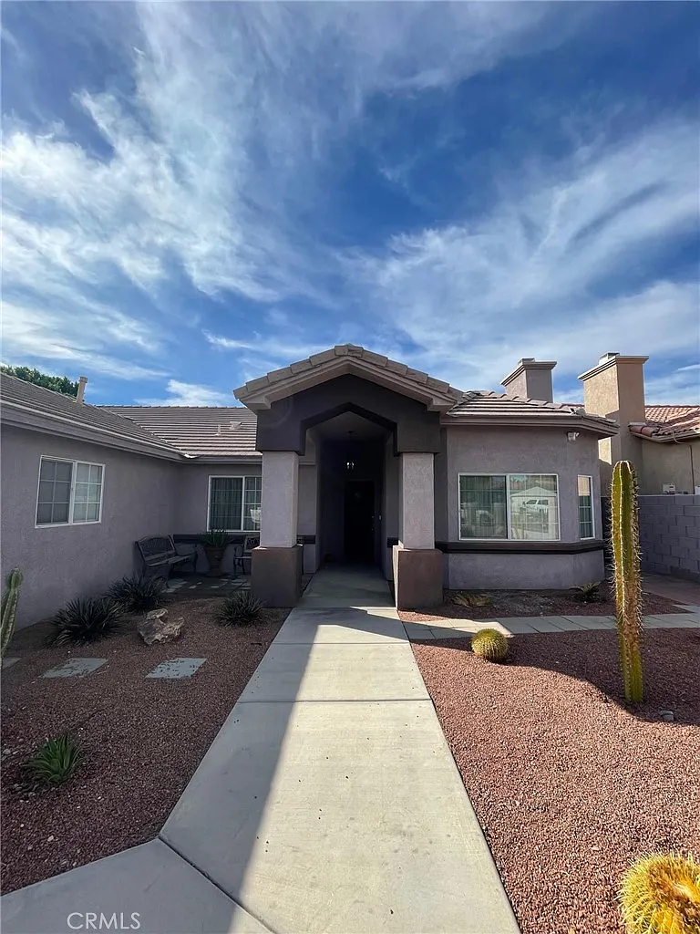 4 bed, 1906 sqft, $3,900 — Photo 2