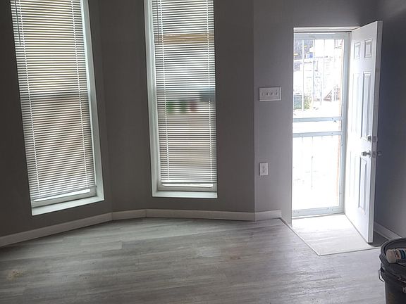 Entryway/LR