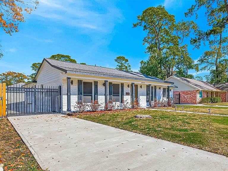 10054 Cedardale Dr — Photo 3