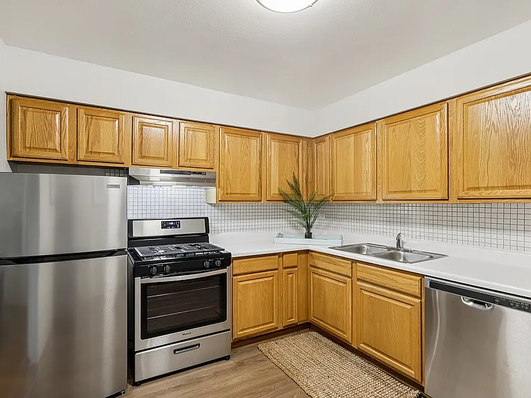 10-web-or-mls-Kennedy Dr-S0611-010