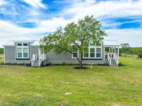 13083 FM 2779, Moore, TX 78061