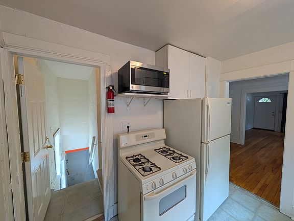 4th image of 243 W Webster St